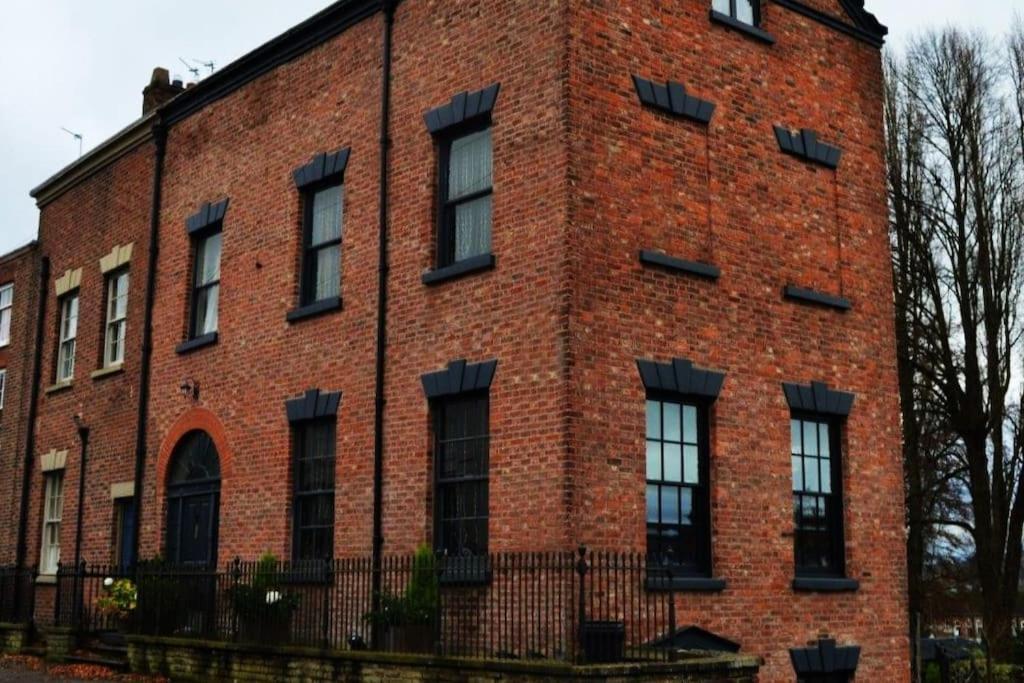 Villa Bohouse Moody Boho Townhouse Macclesfield Centre Exterior foto